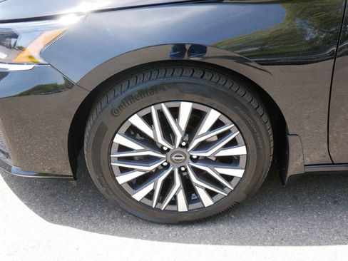 Used 2023 Nissan Altima 2.5 SV w/ SV Premium Package AWD/4WD image 9