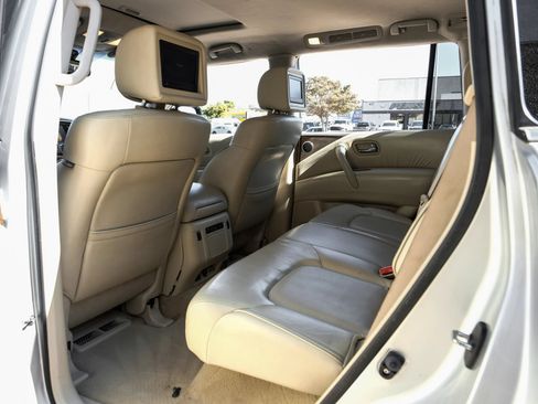 Used 2016 INFINITI QX80 2WD w/ Driver's Assistance Package image 40