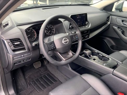 Used 2025 Nissan Rogue SV w/ SV Premium Package image 20