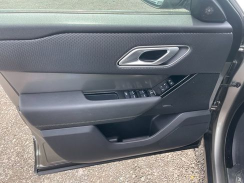 Used 2022 Land Rover Range Rover Velar S AWD/4WD image 9