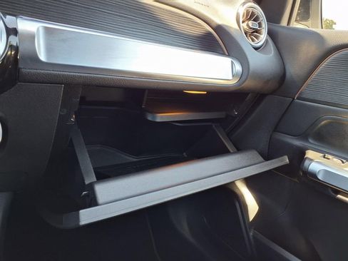 Used 2023 Mercedes-Benz GLB 250 4MATIC w/ Premium Package image 32