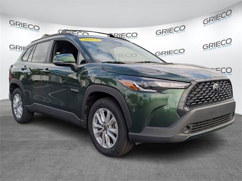 Used 2023 Toyota Corolla Cross LE image 1