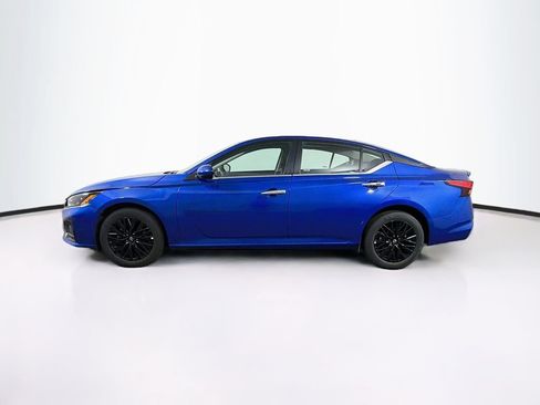 Used 2025 Nissan Altima 2.5 SV w/ SV Special Edition Package AWD/4WD image 4