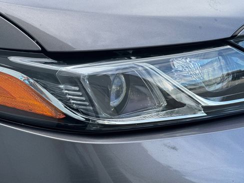 Used 2019 Toyota Camry LE image 10