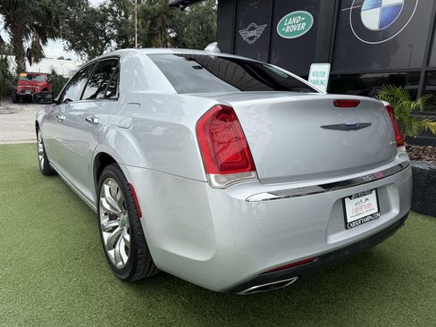 Used 2020 Chrysler 300 Limited image 4