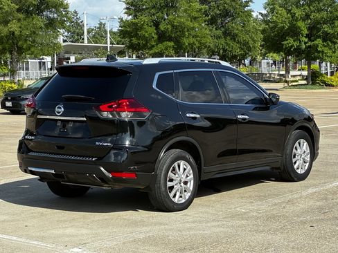 Used 2017 Nissan Rogue SV AWD/4WD image 10