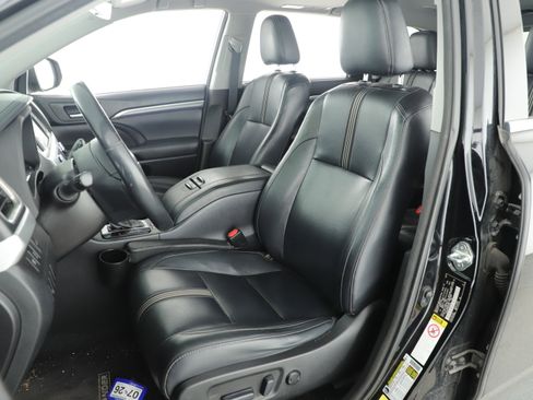 Used 2017 Toyota Highlander SE image 9
