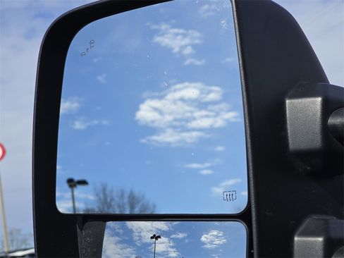 Used 2024 Nissan Titan SV w/ SV Convenience Package image 21