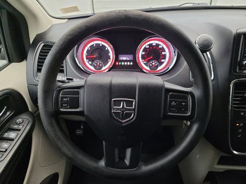 Used 2019 Dodge Grand Caravan SE FWD image 22