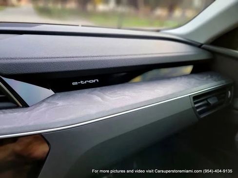 Used 2021 Audi e-tron Premium Plus w/ Premium Plus Package image 62