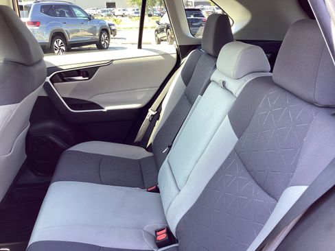 Used 2021 Toyota RAV4 XLE image 13