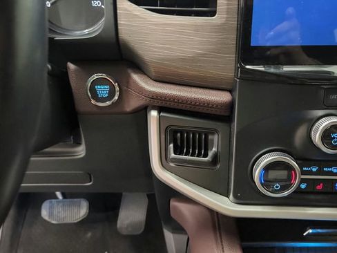 Used 2024 Ford Expedition Limited image 27