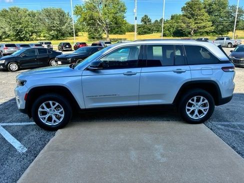 Used 2022 Jeep Grand Cherokee Limited AWD/4WD image 5