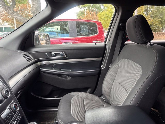 Used 2018 Ford Explorer XLT AWD/4WD image 15