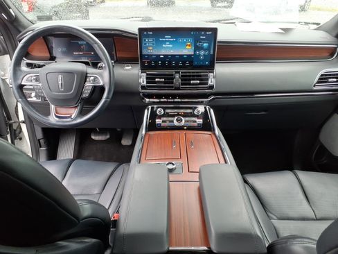 Used 2022 Lincoln Navigator Reserve AWD/4WD image 16