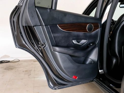 Used 2020 Mercedes-Benz GLC 300 4MATIC image 50