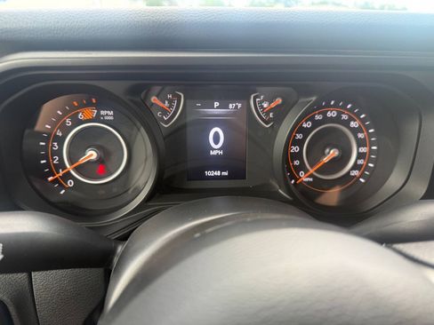 Used 2025 Jeep Wrangler Sport AWD/4WD image 12