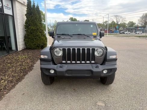 Used 2018 Jeep Wrangler Unlimited Sport S AWD/4WD image 2