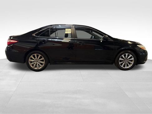 Used 2017 Toyota Camry XLE w/ Moonroof Package image 6