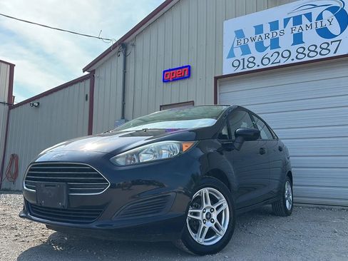 Used 2017 Ford Fiesta SE image 8