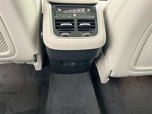 Certified 2026 Volvo XC90 B6 Ultra AWD/4WD image 17