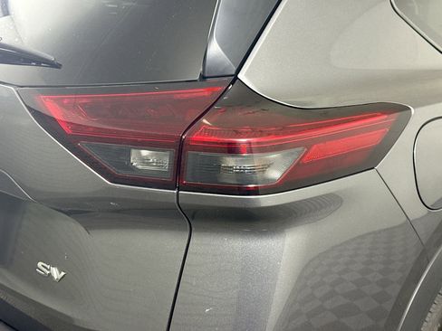 Used 2023 Nissan Rogue SV image 34