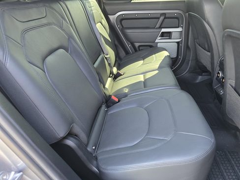 Used 2023 Land Rover Defender 130 S image 31