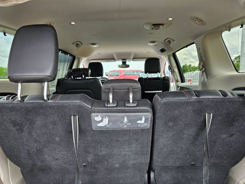 Used 2017 Chrysler Pacifica Touring-L Plus FWD image 11