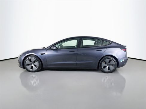 Used 2021 Tesla Model 3 Standard Range Plus image 4
