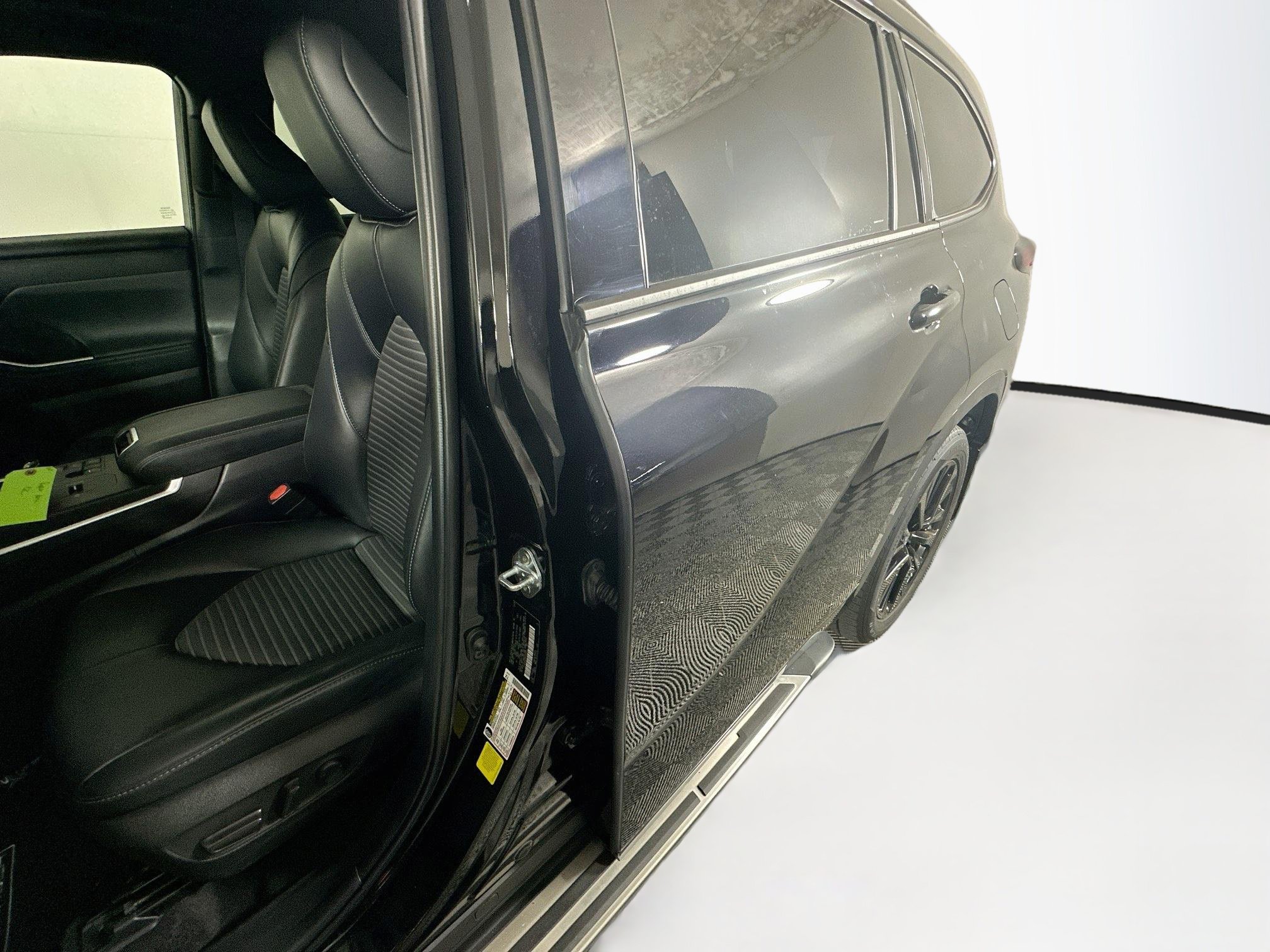 Used 2024 Toyota Highlander XSE FWD image 12