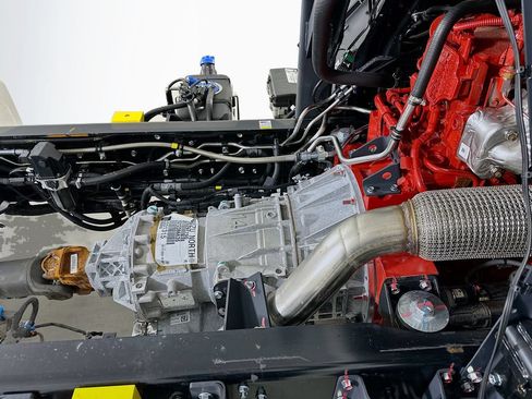 New 2026 Isuzu FTR RWD image 5