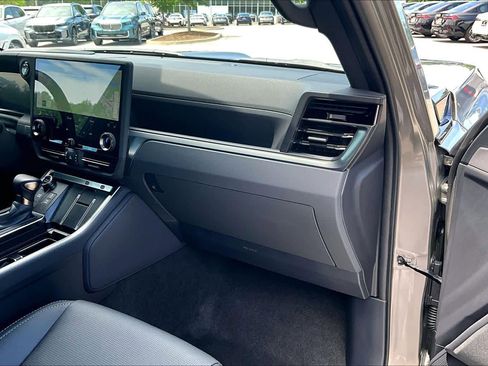 Used 2024 Lexus GX 550 w/ Cold Area Package AWD/4WD image 18
