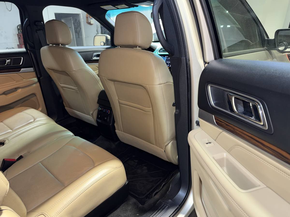 Used 2017 Ford Explorer Limited FWD image 30