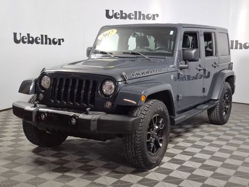 Used 2017 Jeep Wrangler Unlimited Sahara AWD/4WD image 3