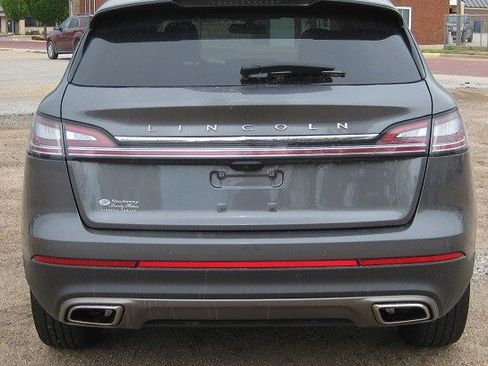 Used 2022 Lincoln Nautilus Reserve image 4