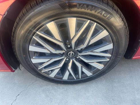 Used 2025 Nissan Altima 2.5 SV FWD image 30