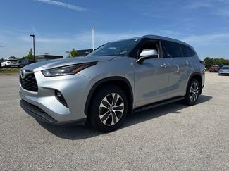 Used 2021 Toyota Highlander XLE AWD/4WD video 2