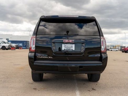 Used 2017 GMC Yukon XL SLE w/ SLE Value Package AWD/4WD image 6