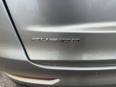 Used 2020 Ford Fusion SE image 27