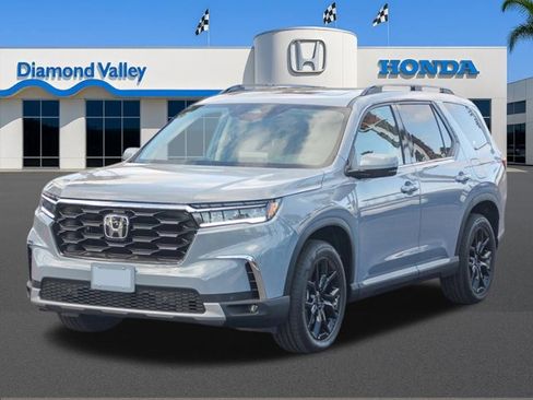 New 2025 Honda Pilot Touring image 5