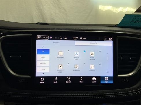Used 2024 Chrysler Pacifica Touring-L FWD image 35