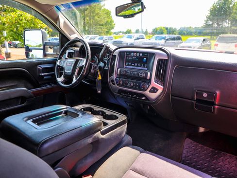 Used 2017 GMC Sierra 2500 SLE w/ SLE Fleet Preferred Package AWD/4WD image 10