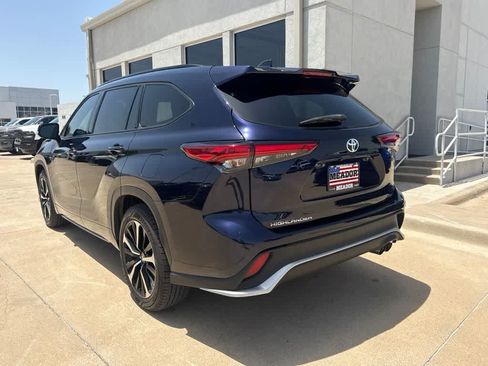 Used 2021 Toyota Highlander XSE FWD image 3
