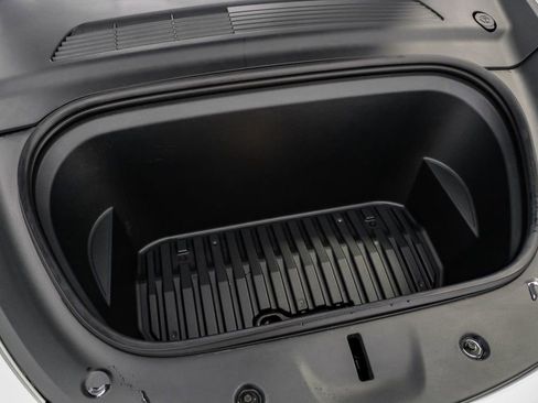 Used 2021 Tesla Model Y Long Range image 45