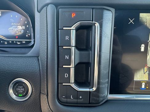 Used 2022 GMC Yukon Denali w/ Denali Premium Package image 31