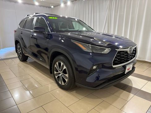 Used 2023 Toyota Highlander XLE AWD/4WD image 7