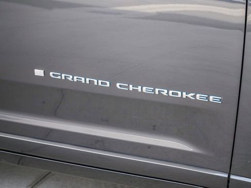 Used 2023 Jeep Grand Cherokee Overland w/ Advanced Protech Group III AWD/4WD image 10