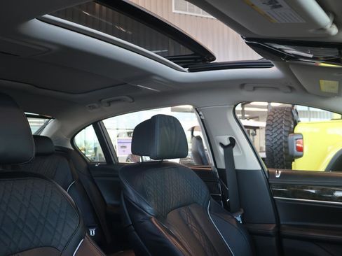 Used 2018 BMW 740i image 16