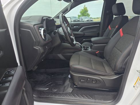 Used 2025 Chevrolet Colorado Z71 image 9