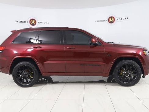 Used 2017 Jeep Grand Cherokee Altitude image 2